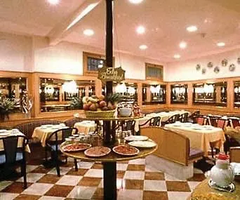 里亚托桥酒店 4*