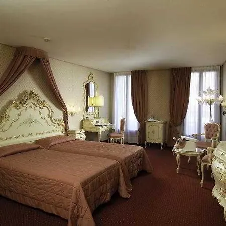 Rialto Hotel